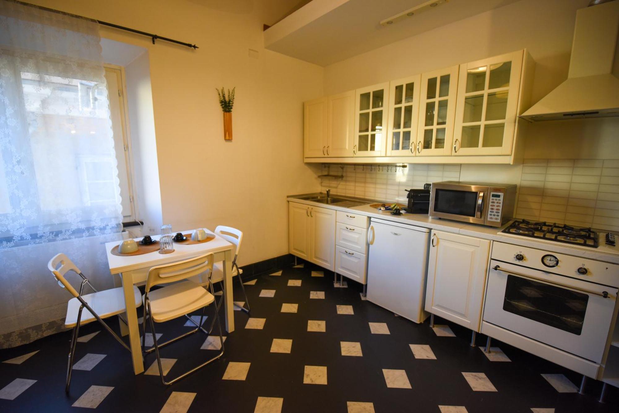 Unesco Loft With Frescoed Entrance Apartment *