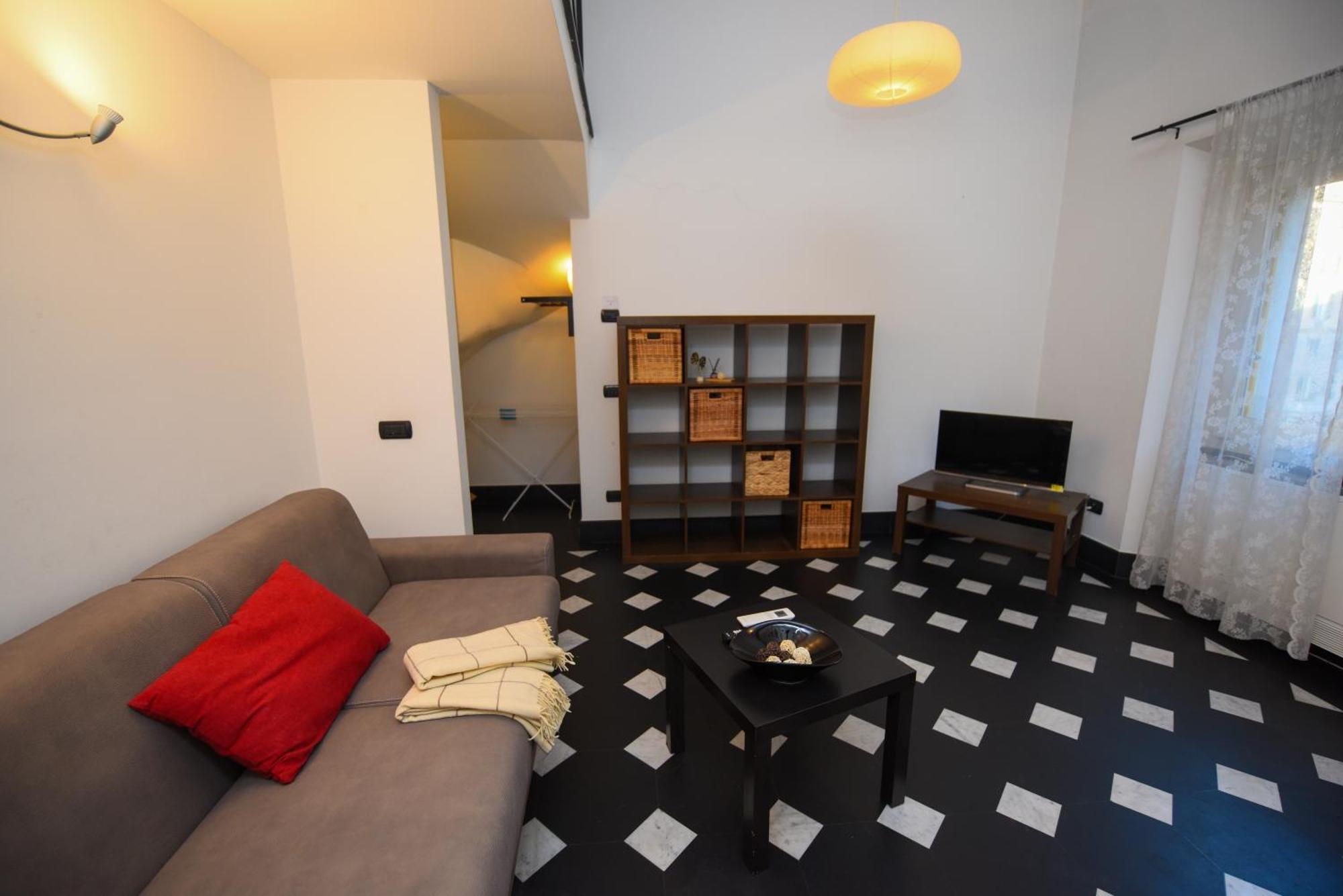 Unesco Loft With Frescoed Entrance Apartment